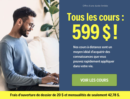 Une femme tenant un livre